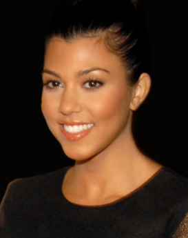 كورتني كاداشيان تسبح عارية وتنشر صورها 